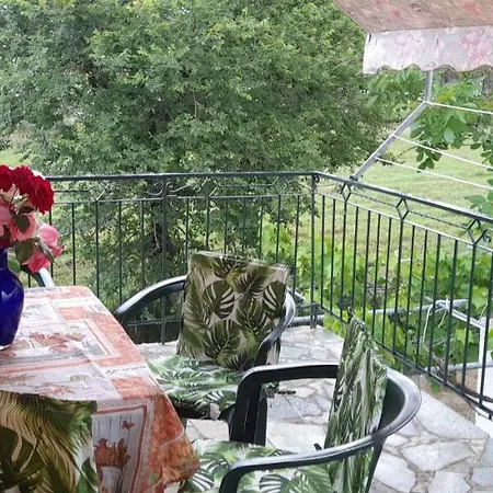 Lägenhet Pitsinis Ii