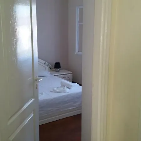 Apartament Pitsinis & Ii