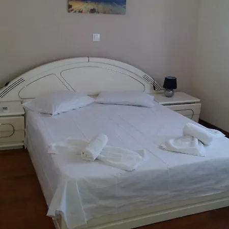 Pitsinis & Ii Appartement *